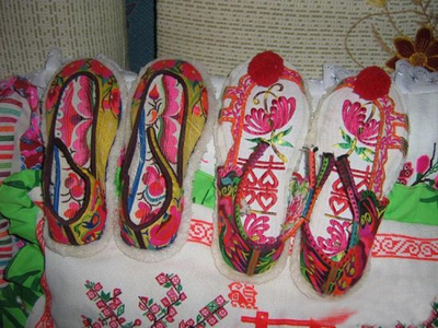 走进彝族的鞋世界 行走于足下的历史、信仰与生活